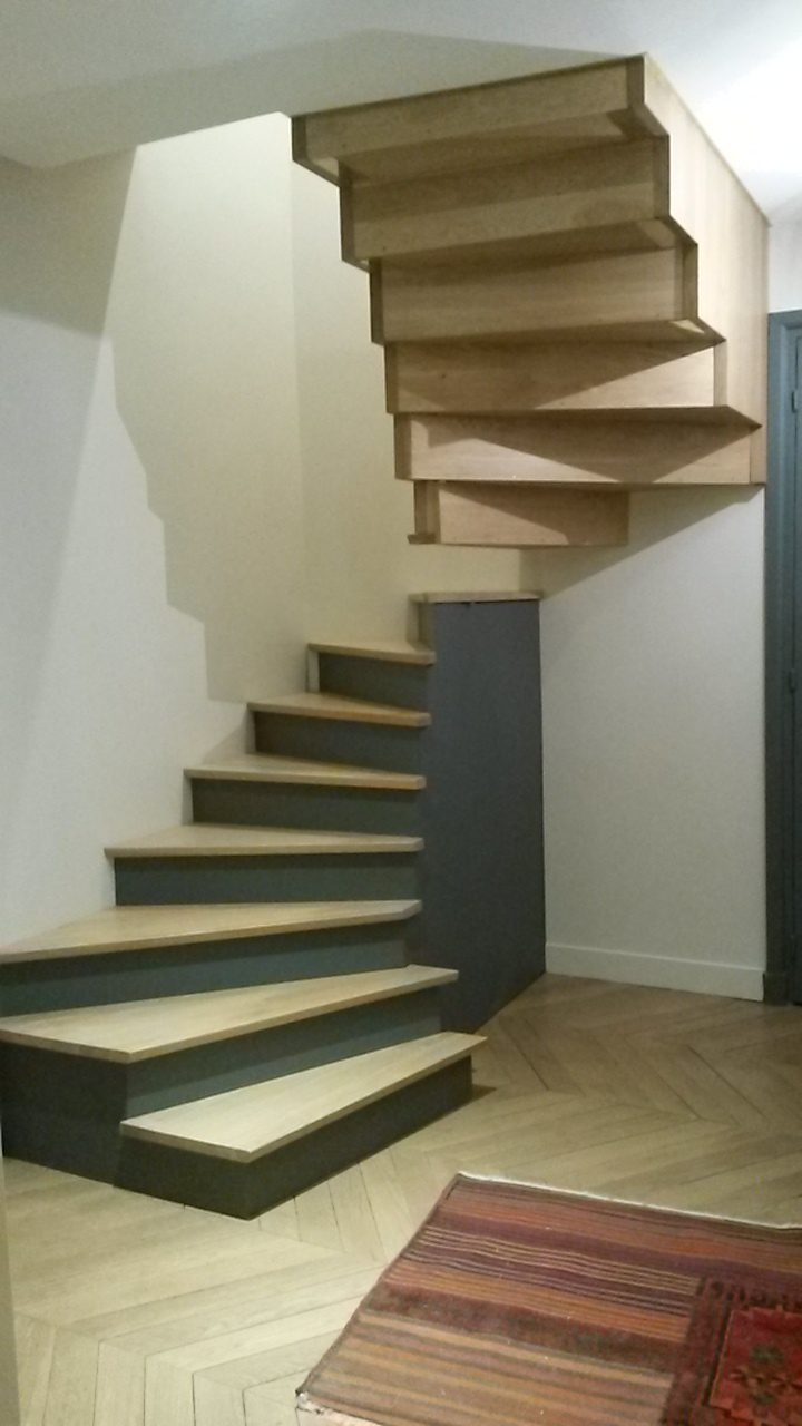 Agencement escalier suspendu